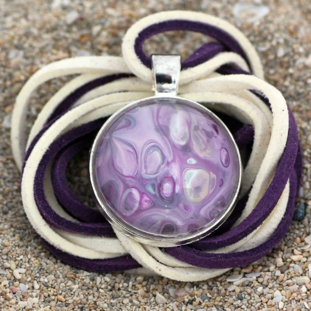 Acryl Pouring Schmuck Anhänger, Größe Ø 25cm, Preis 32,-€.