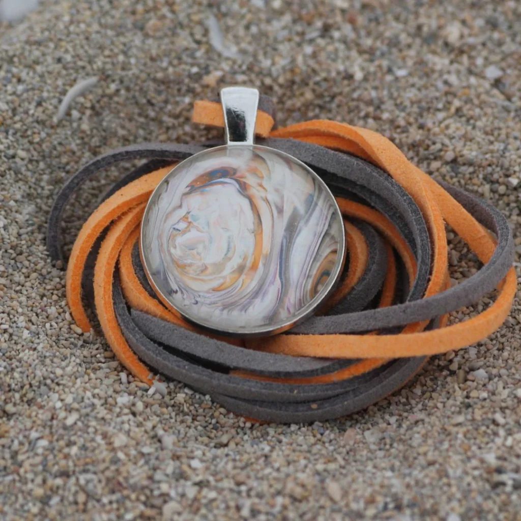 Acryl Pouring Schmuck Anhänger, Größe Ø 25cm, Preis 32,-€.