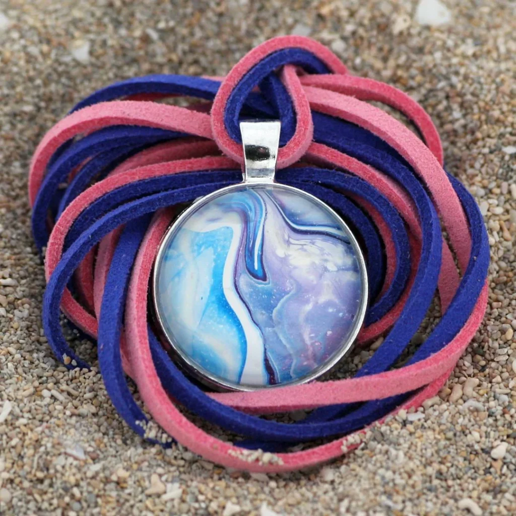 Acryl Pouring Schmuck Anhänger, Größe Ø 25cm, Preis 32,-€.