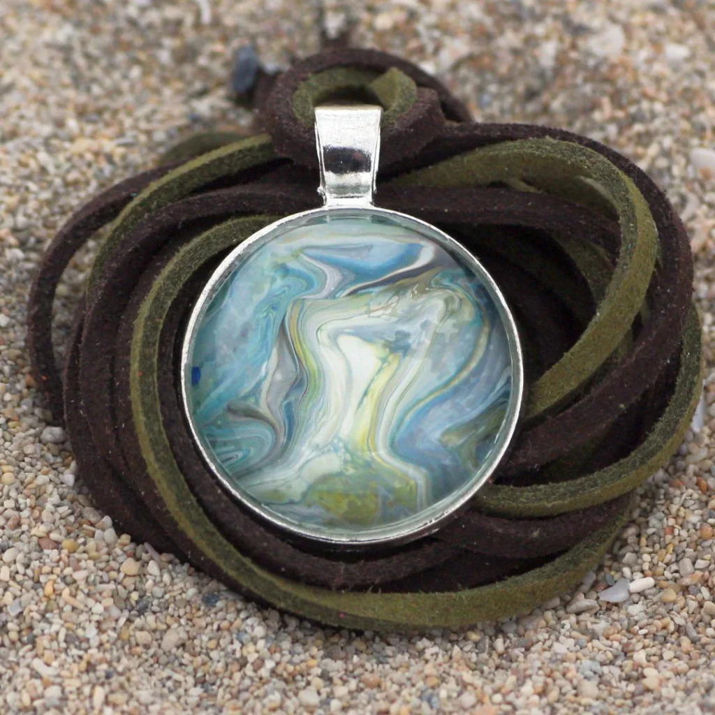 Acryl Pouring Schmuck Anhänger, Größe Ø 25cm, Preis 32,-€.