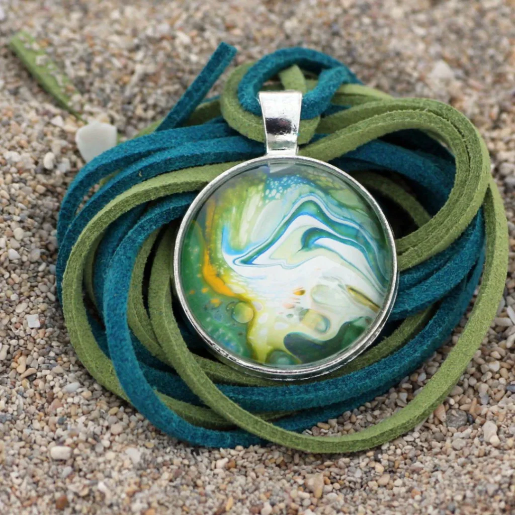 Acryl Pouring Schmuck Anhänger, Größe Ø 25cm, Preis 32,-€.