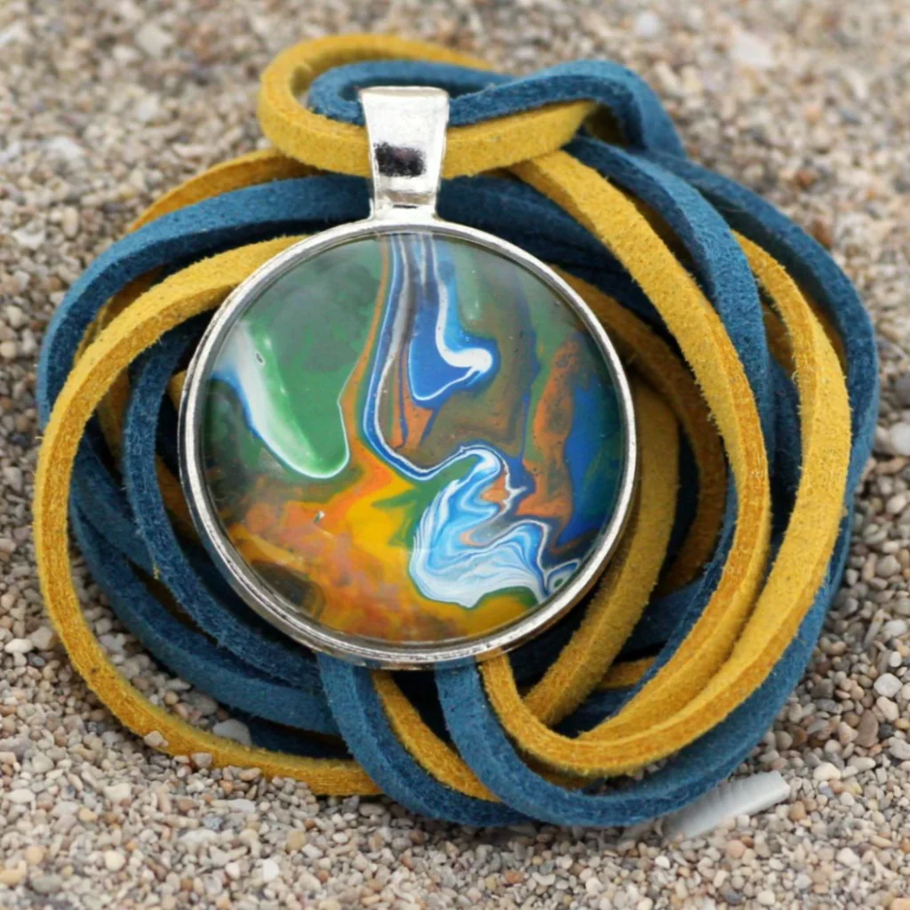 Acryl Pouring Schmuck Anhänger, Größe Ø 25cm, Preis 32,-€.